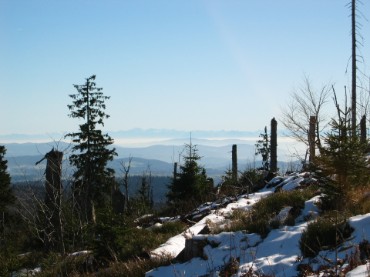 Unterhalb des Lusengipfels reicht der Blick in Richtung Süden bis zum Dachstein-Massiv und nach Westen bis zu den Allgäuer Alpen