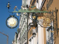 Landshut - prachtvolles Wirtshausschild am Stadtplatz