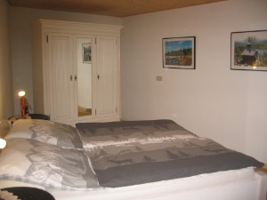 Schlafzimmer für die Kids - mit großem Kleiderschrank